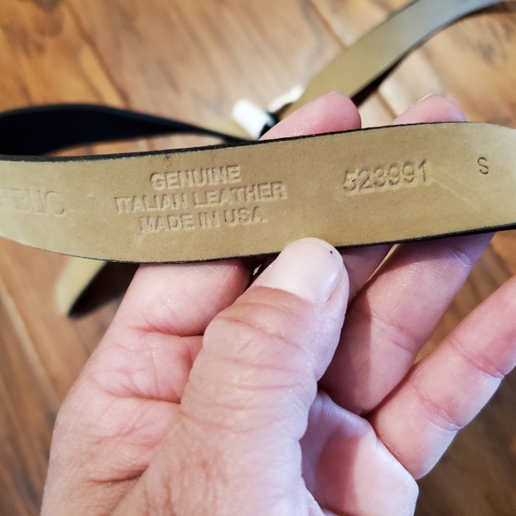 Black woman's belt - Picture 2 of 3